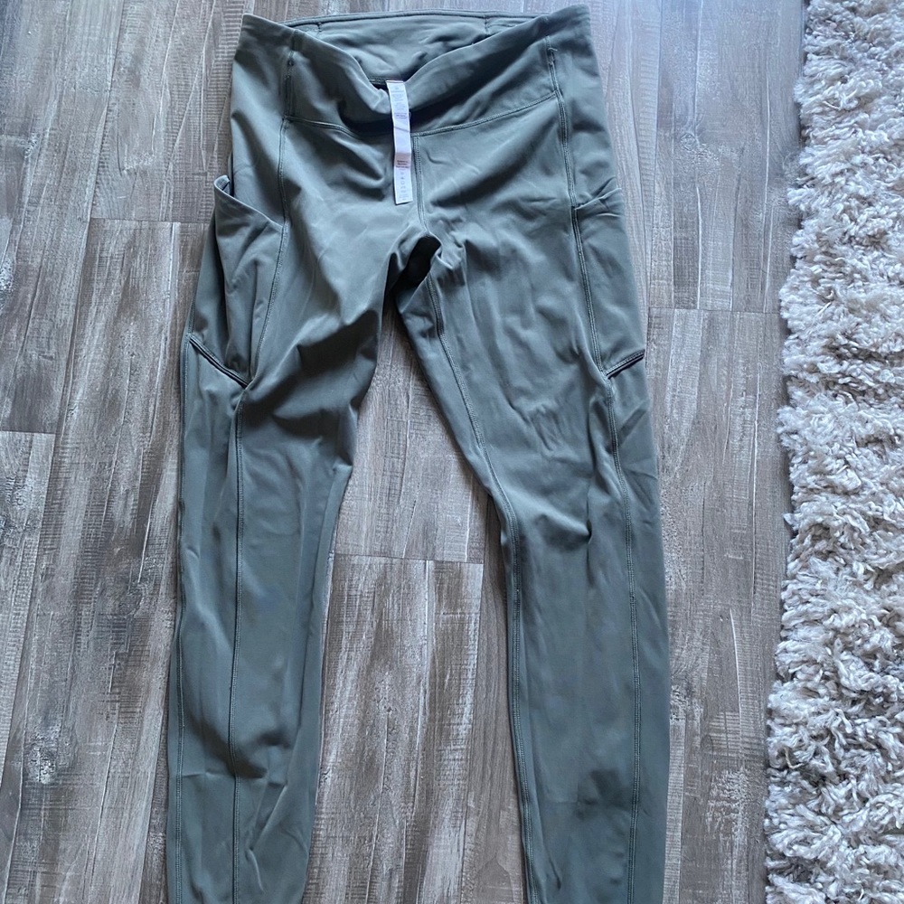 Luluemon Size 8 Side Pocket Leggings